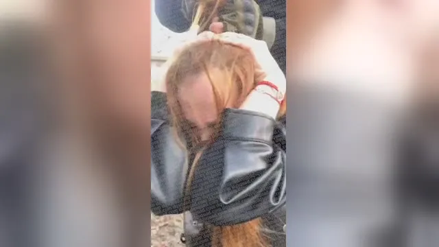 Ukarali lombardówkę zapełniając jej oczy zieloną farbą 😱
